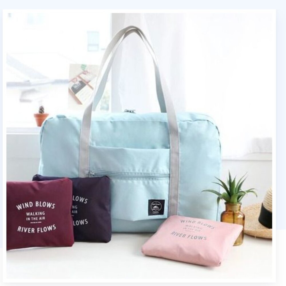 NWOT: Wind Blows Foldable Luggage Bag in Mint